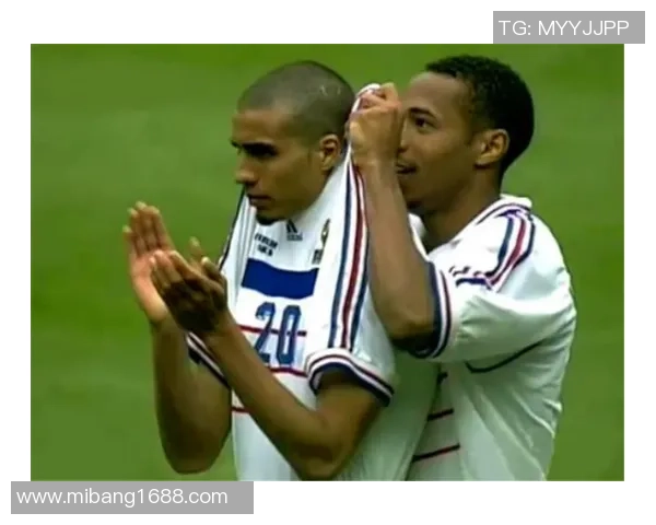 足球场上戴眼镜的球星们 如何打破视觉障碍创造惊艳表现