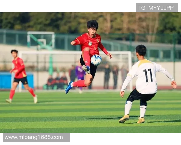 足球球星长沙行为梦想奋战绿茵展现无限激情与拼搏力量